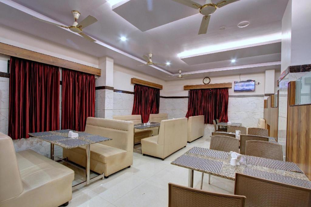 Hotel Ambika International Byndoor Bainduru Ngoại thất bức ảnh